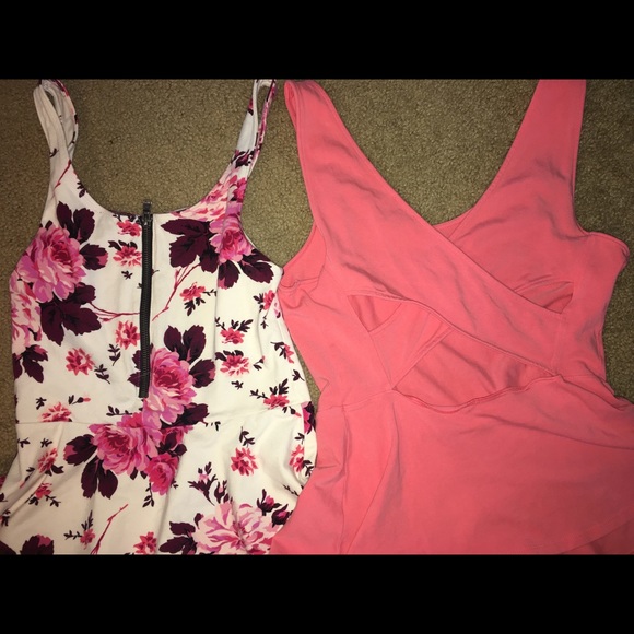 EXPRESS Peplum tanks - Picture 4 of 4